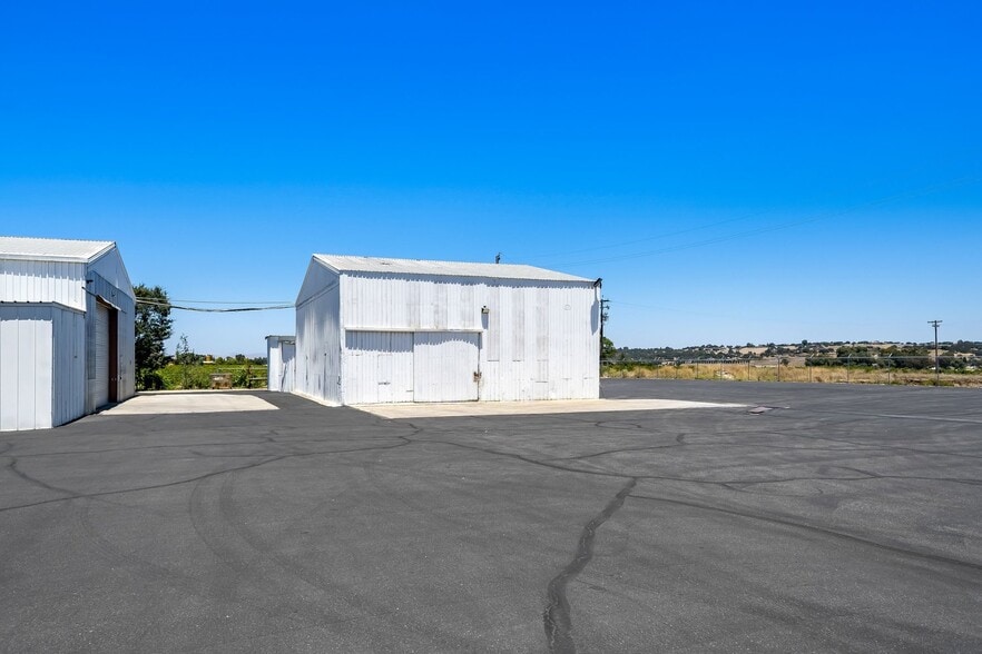2320 Ramada Dr, Paso Robles, CA for lease - Building Photo - Image 2 of 19