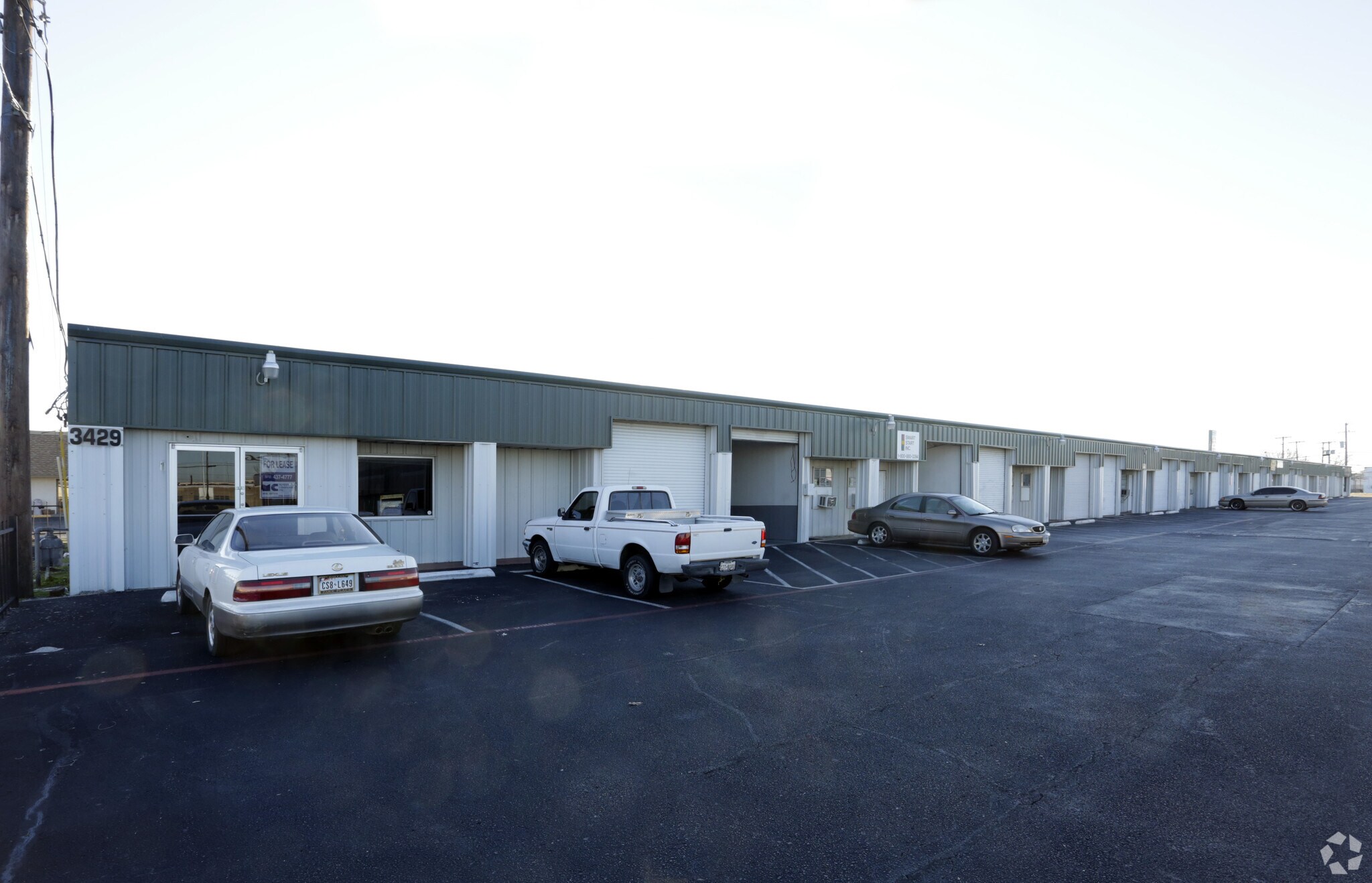 3427-3433 W Kingsley Rd, Garland, TX for lease Primary Photo- Image 1 of 6