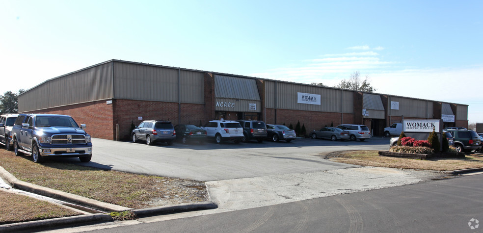 3707 Alliance Dr, Greensboro, NC for lease - Building Photo - Image 2 of 5