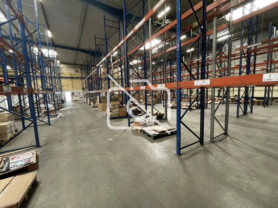 Flex in Torcy for lease Interior Photo- Image 1 of 8