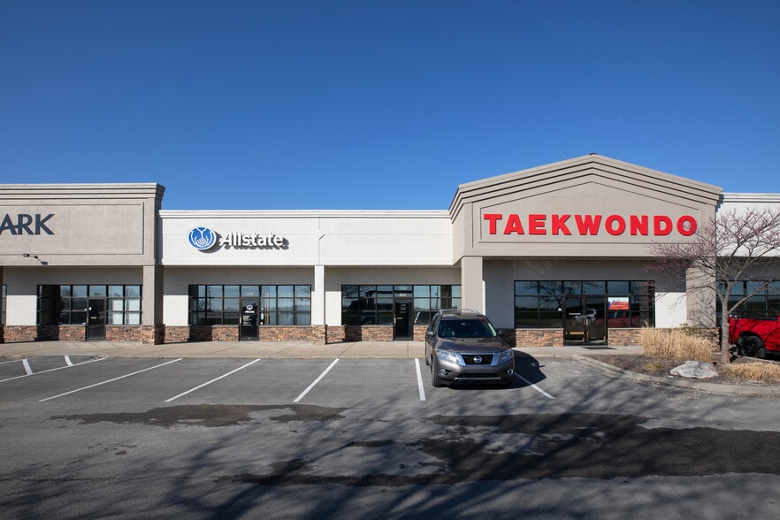 1469-1499 SW Market St, Lee's Summit, MO for lease - Building Photo - Image 3 of 6