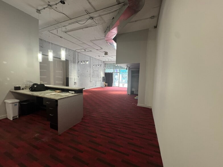 906 W Belmont Ave, Chicago, IL for lease - Building Photo - Image 2 of 11