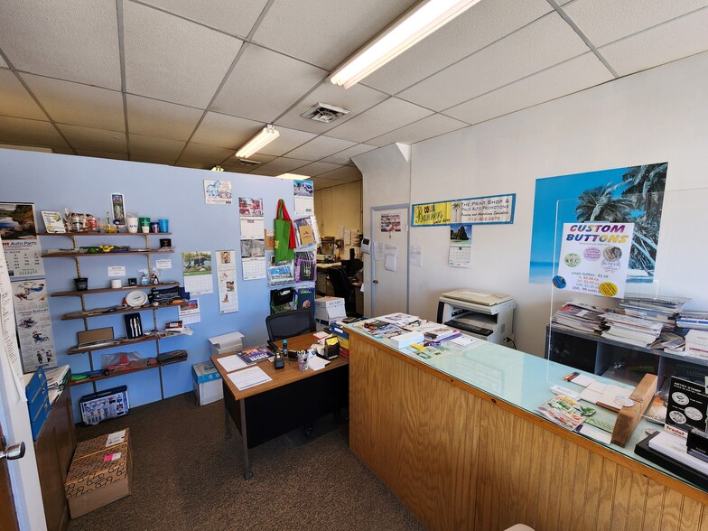 2104 Main St, Emmetsburg, IA for sale - Interior Photo - Image 2 of 13