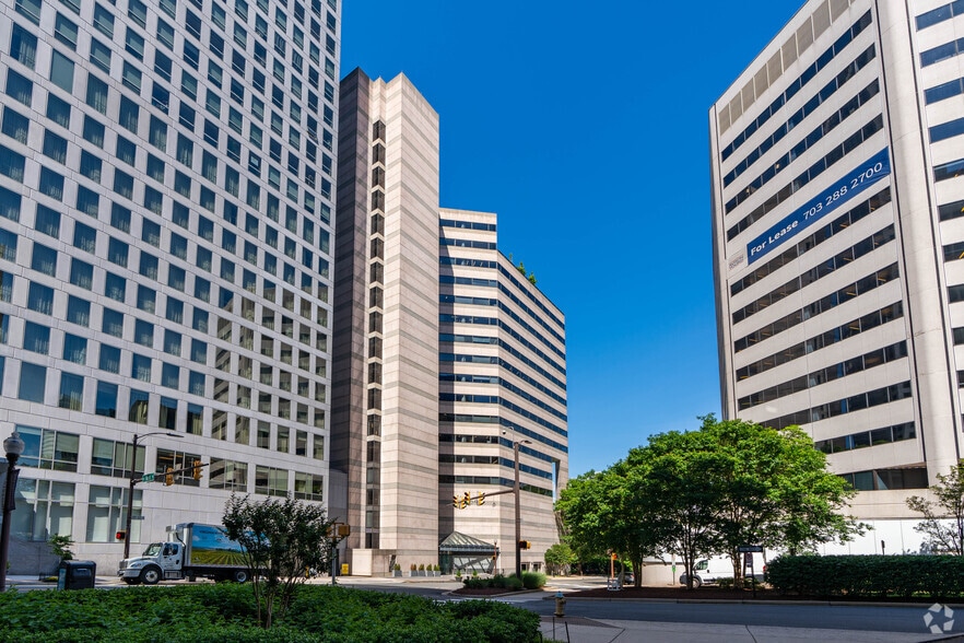 1001 N 19th St, Arlington, VA à louer - Photo principale - Image 1 de 27