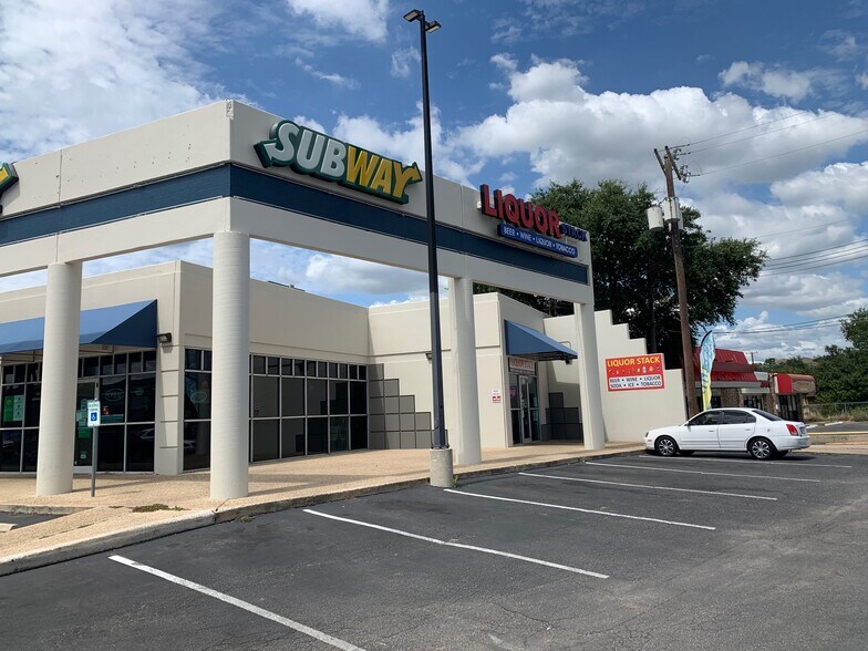 5545 NW Loop 410 Fwy, San Antonio, TX à louer - Photo du bâtiment - Image 1 de 5