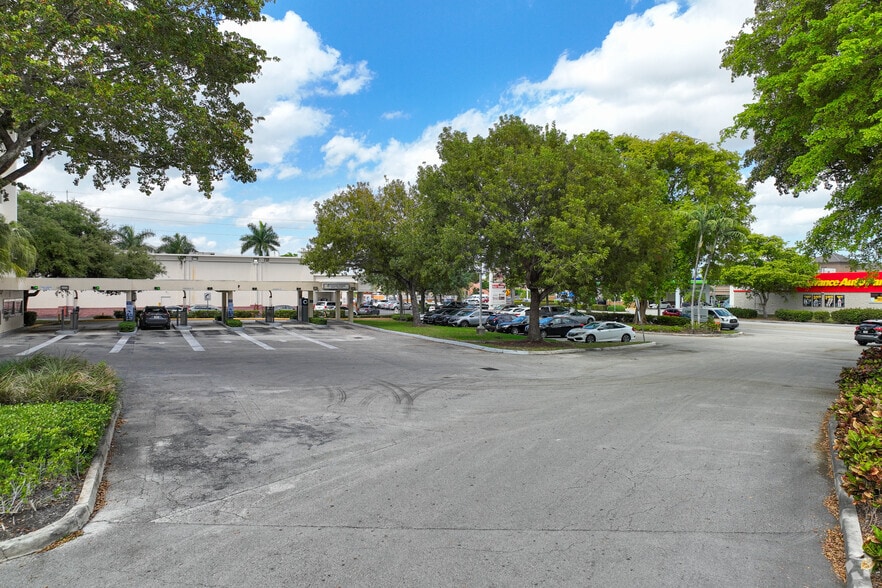 8700 W Flagler St, Miami, FL for lease - Building Photo - Image 3 of 23