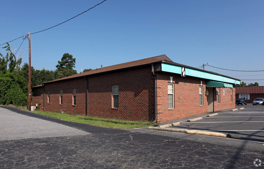 964 S Fayetteville St, Asheboro, NC à louer - Photo du bâtiment - Image 2 de 15