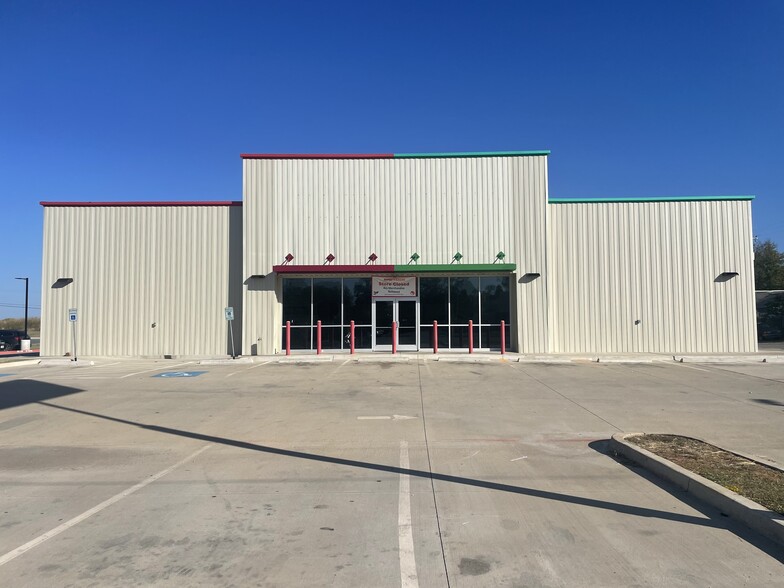 124 E Highway, Holdenville, OK for lease - Building Photo - Image 1 of 3