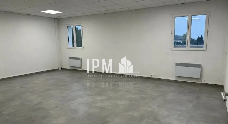 Flex dans Aubagne à louer - Photo du bâtiment - Image 2 de 5