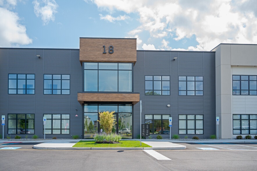 18 Cox Cro Rd, Toms River, NJ for lease - Building Photo - Image 3 of 34