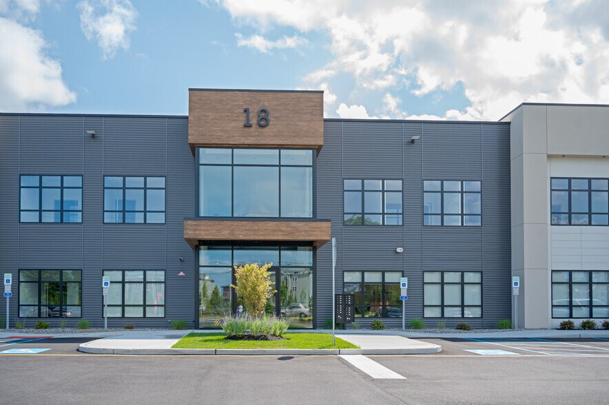 18 Cox Cro Rd, Toms River, NJ à louer - Photo du bâtiment - Image 3 de 34