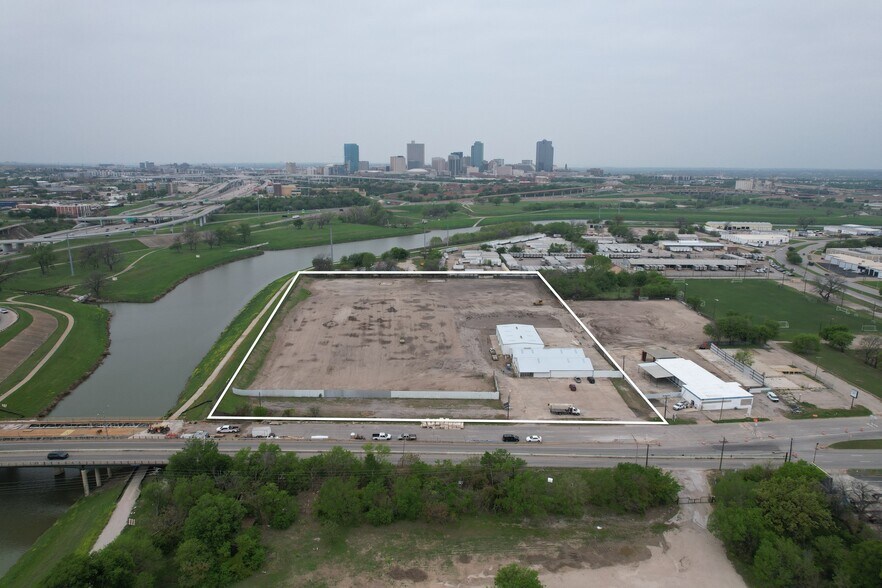 1121 Riverside Dr, Fort Worth, TX à vendre - Photo du bâtiment - Image 1 de 1