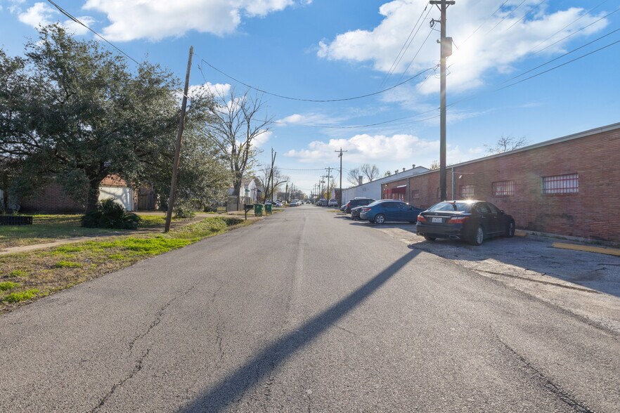 6-Lot Subdivision w/ Fully Approved Plan portefeuille de 6 propriétés à vendre sur LoopNet.ca - Photo du bâtiment - Image 3 de 19