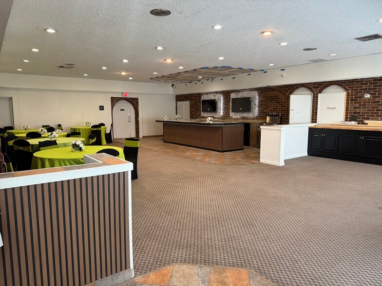 8016 Arlington Expy, Jacksonville, FL à louer - Photo intérieure - Image 3 de 21