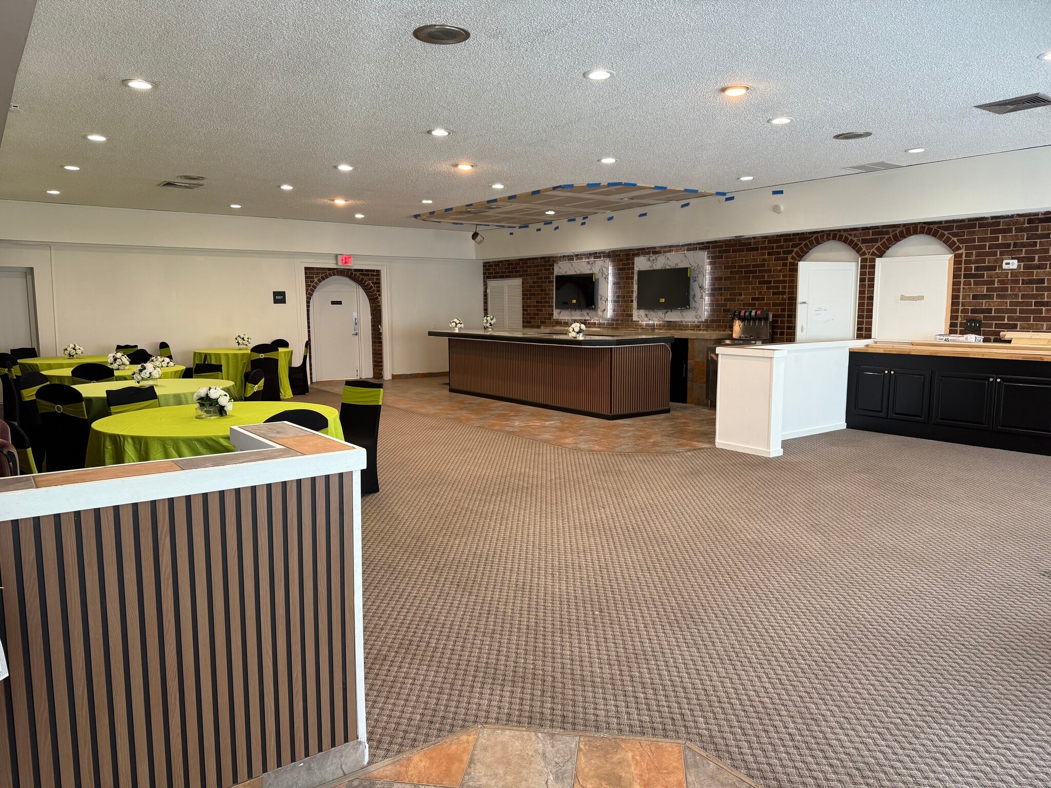 8016 Arlington Expy, Jacksonville, FL for lease Primary Photo- Image 1 of 19