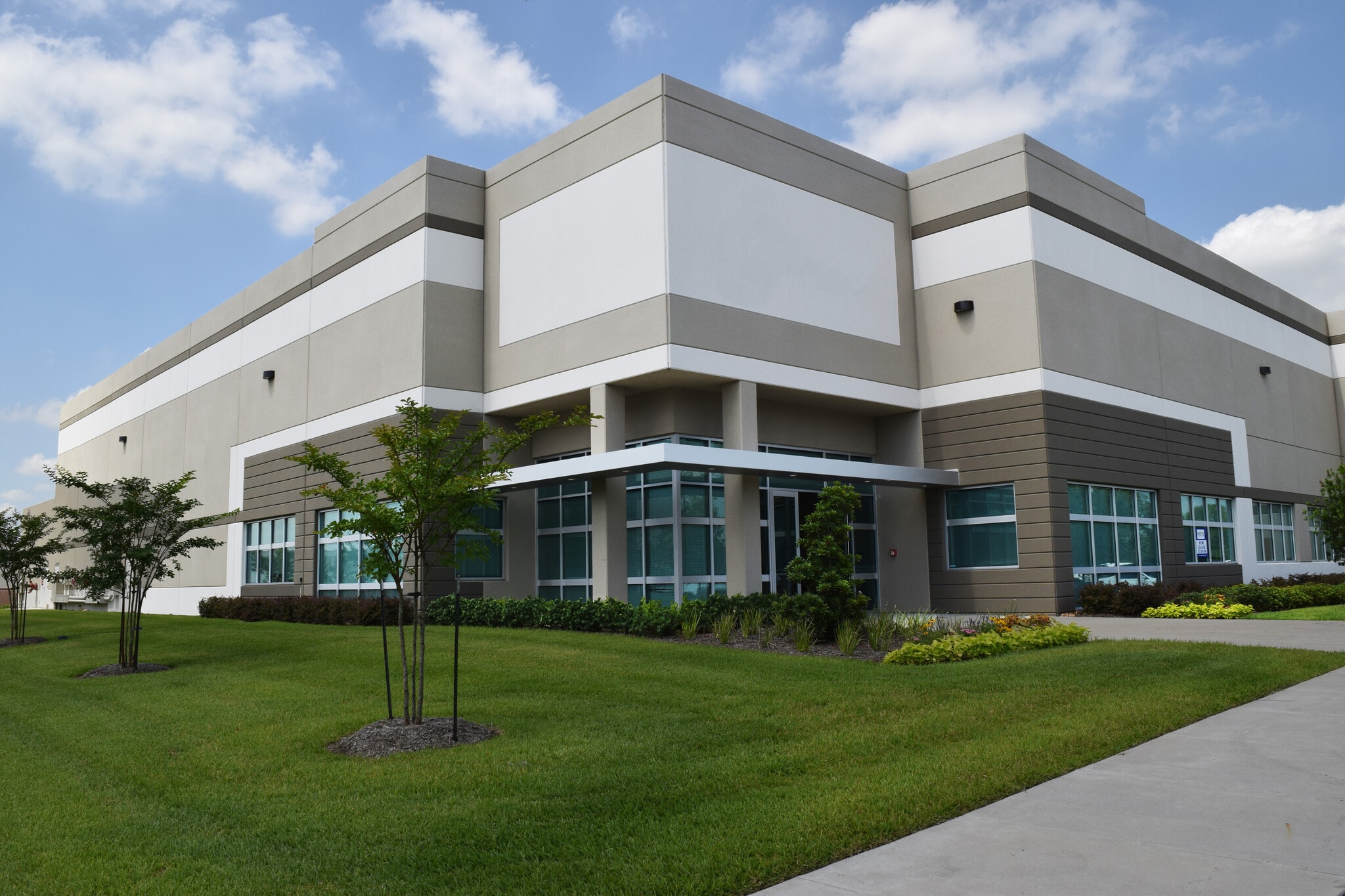 5150 Greens Rd, Houston, TX à louer Photo du bâtiment- Image 1 de 6