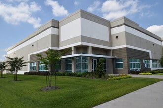 5150 Greens Rd, Houston, TX à louer Photo du bâtiment- Image 1 de 6