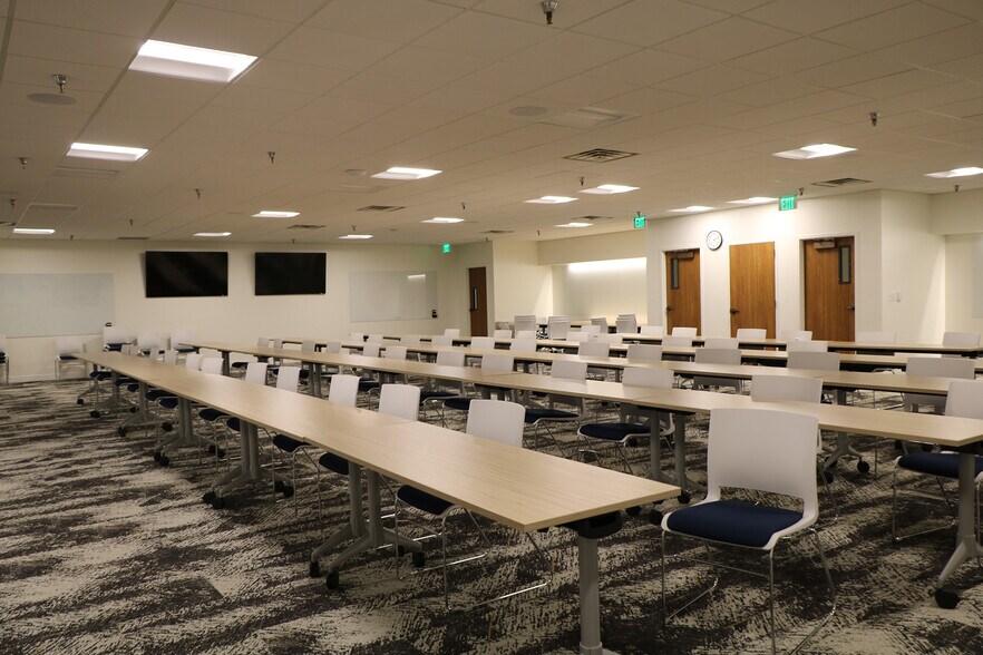 1301 E Collins Blvd, Richardson, TX à louer - Photo intérieure - Image 2 de 7