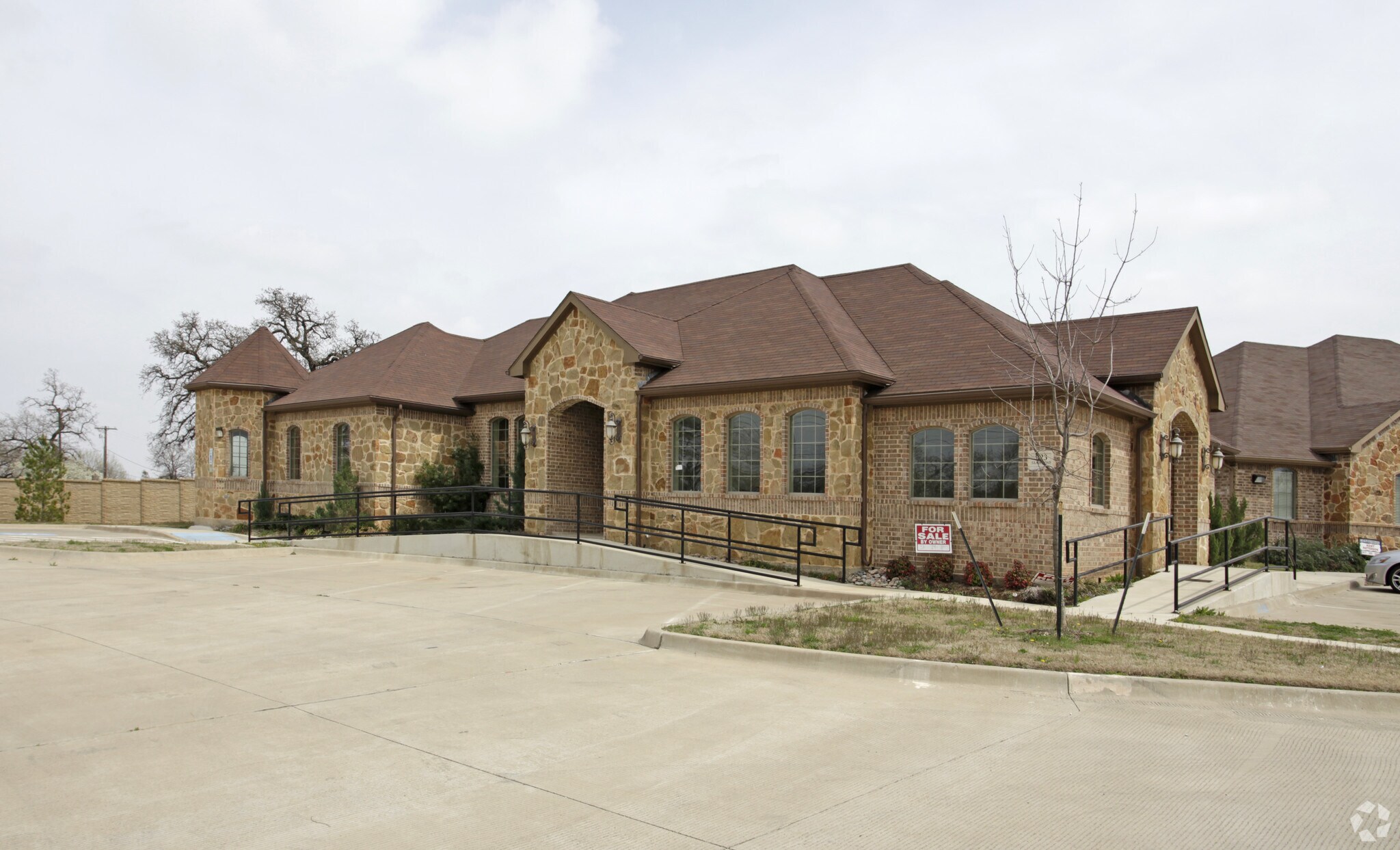 923 W Glade Rd, Hurst, TX for lease Primary Photo- Image 1 of 3