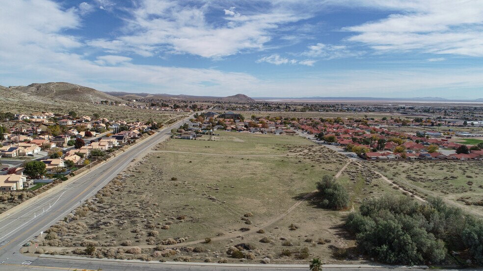 30th St, Rosamond, CA à vendre - Photo principale - Image 1 de 6