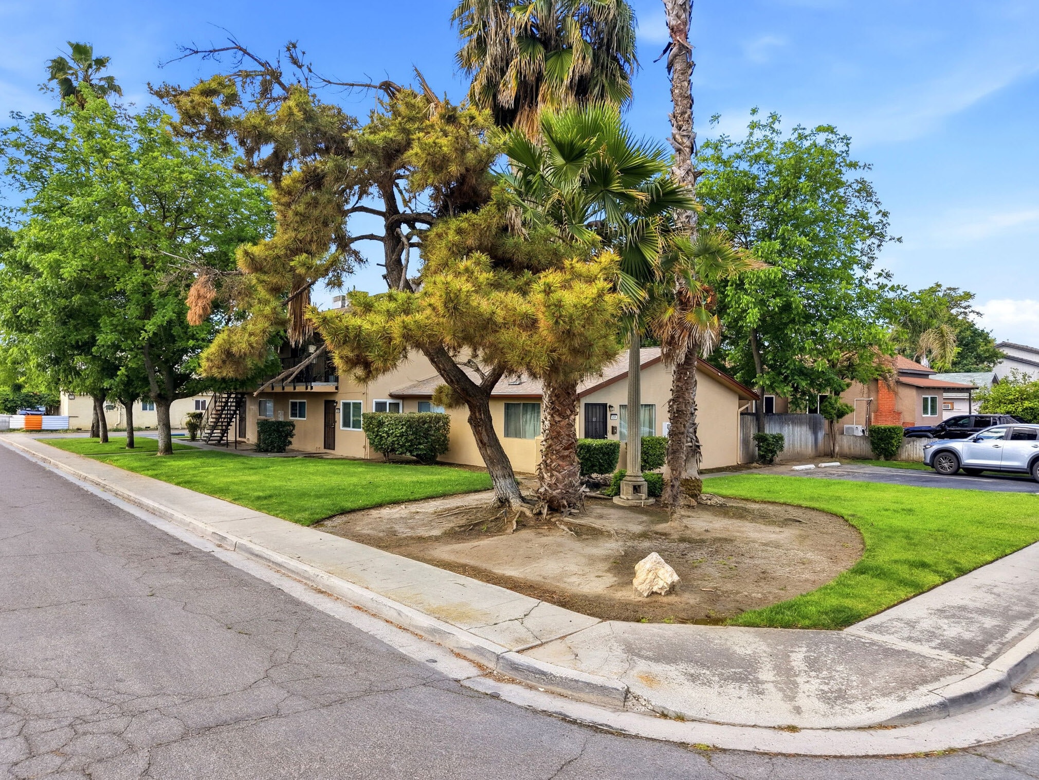 551 E 11th St, Hanford, CA for sale Primary Photo- Image 1 of 9