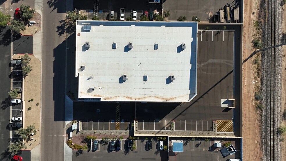 350 S Hamilton Ct, Gilbert, AZ à louer - Photo du bâtiment - Image 2 de 19