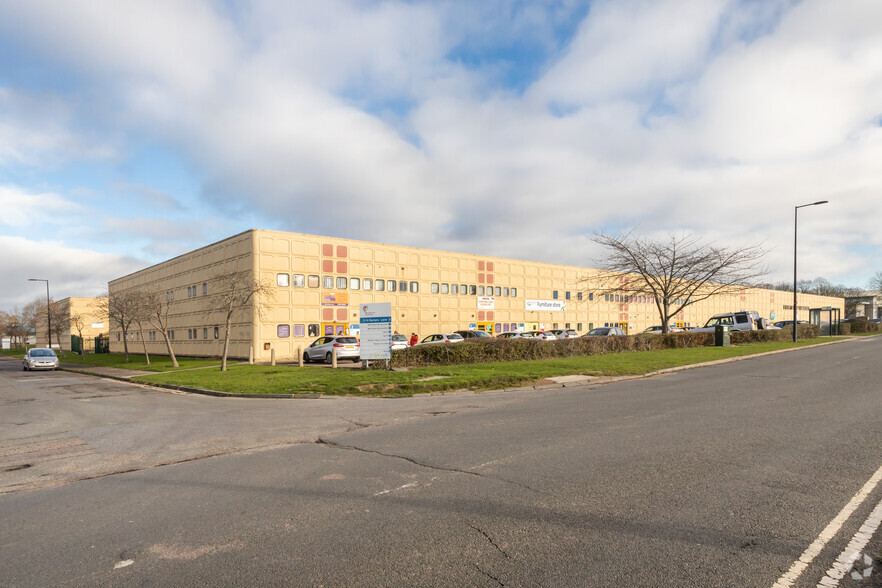 17-31 Burners Ln, Milton Keynes for lease - Primary Photo - Image 1 of 23