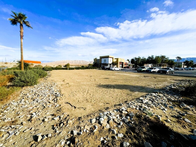 31330 Bob Hope Dr, Cathedral City, CA for lease - Building Photo - Image 3 of 5