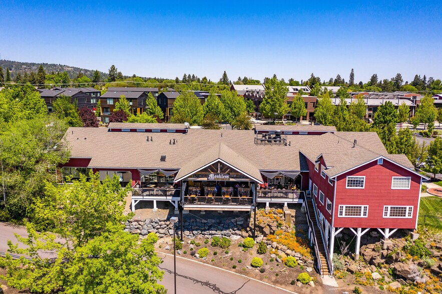 803 SW Industrial Way, Bend, OR à louer - Photo du bâtiment - Image 2 de 2