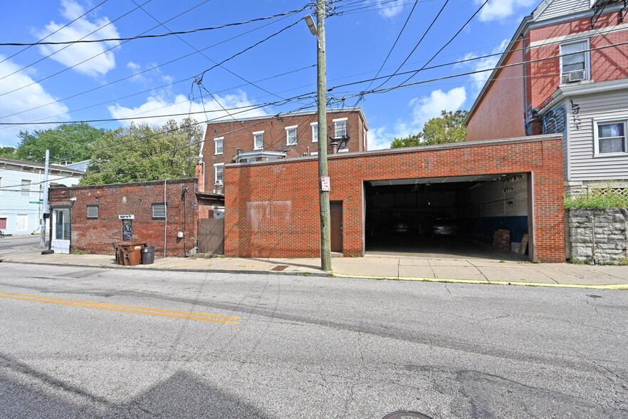 2334 W Clifton Ave, Cincinnati, OH for sale - Building Photo - Image 1 of 7