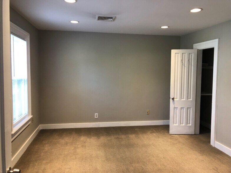 8 Elm St, New Milford, CT for lease - Interior Photo - Image 2 of 5