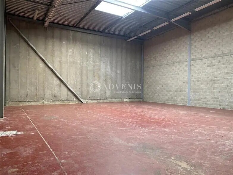 Flex in Villejuif for lease - Interior Photo - Image 2 of 11