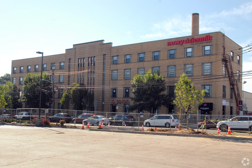 70 Outwater Ln, Garfield, NJ à louer - Photo principale - Image 1 de 8