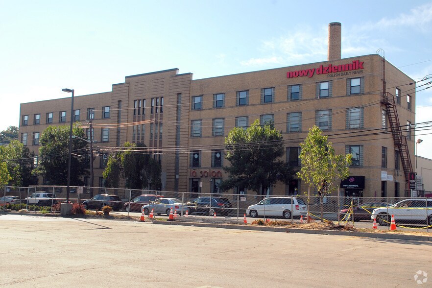 70 Outwater Ln, Garfield, NJ à louer - Photo principale - Image 2 de 6