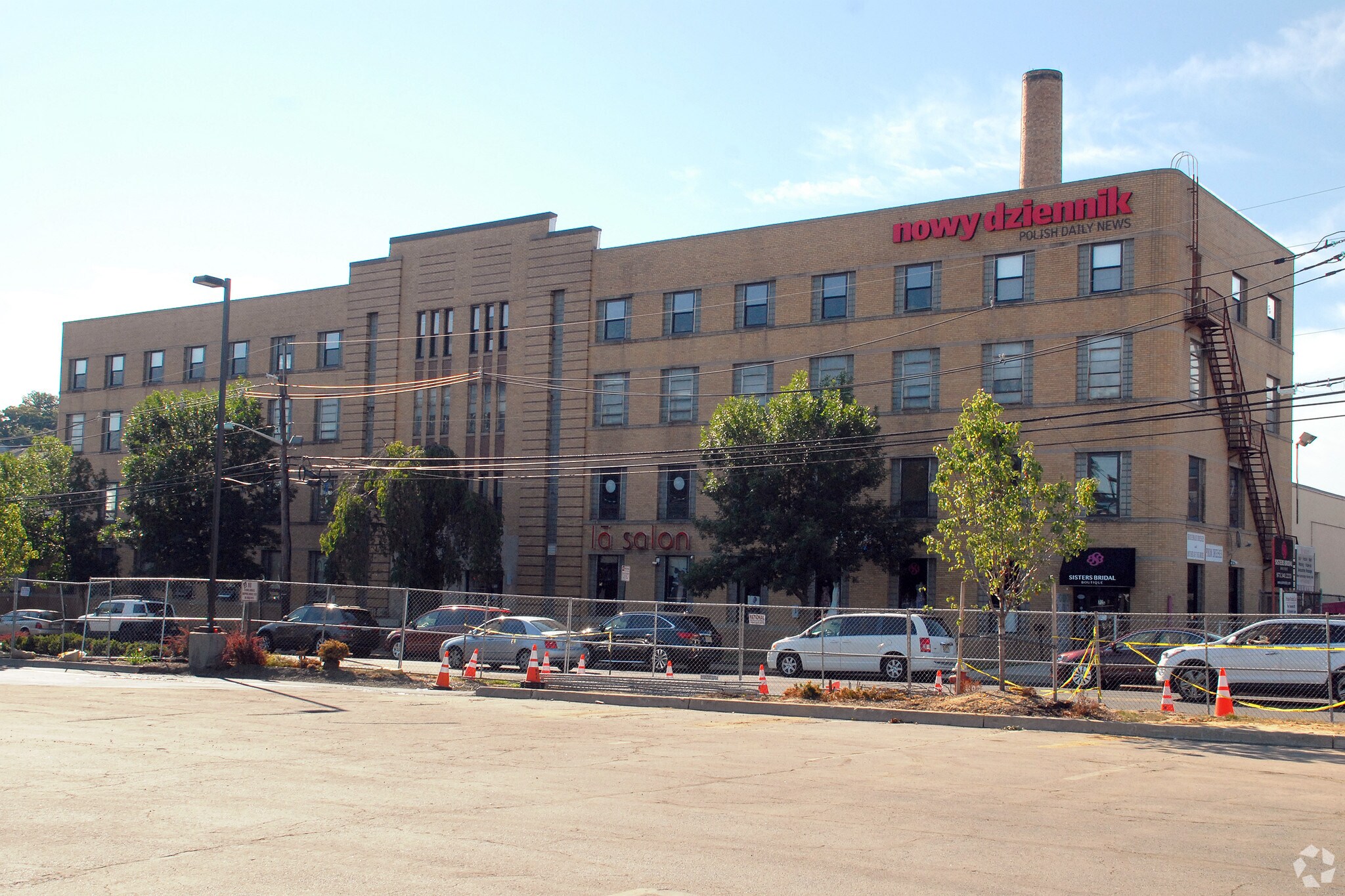 70 Outwater Ln, Garfield, NJ à louer Photo principale- Image 1 de 9