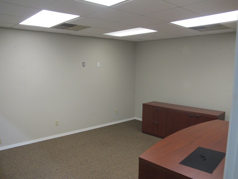 209 N Main Ave, Republic, MO à vendre - Photo du bâtiment - Image 3 de 12