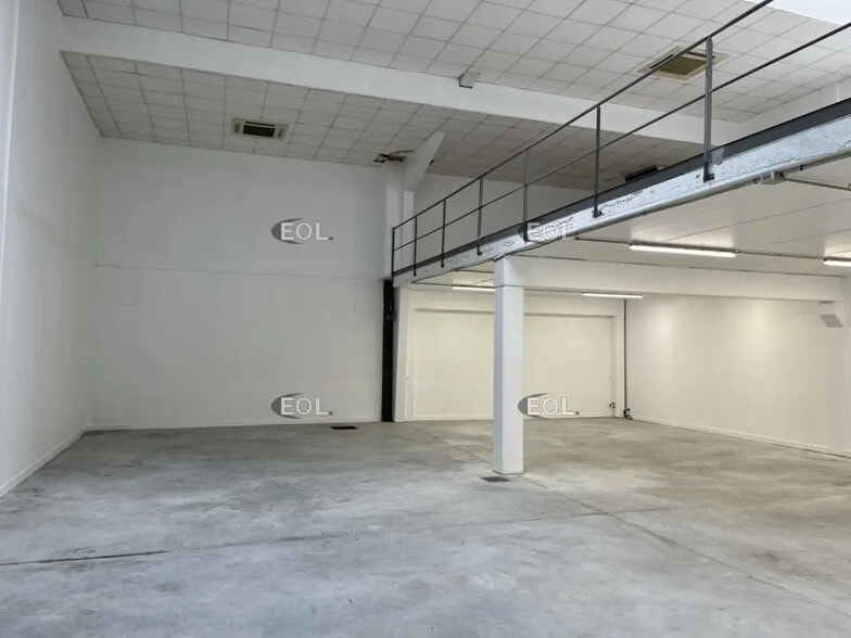 Flex in Ennery for lease - Interior Photo - Image 2 of 7
