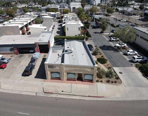 228 N Broadway, Escondido, CA à vendre - Photo du bâtiment - Image 3 de 10