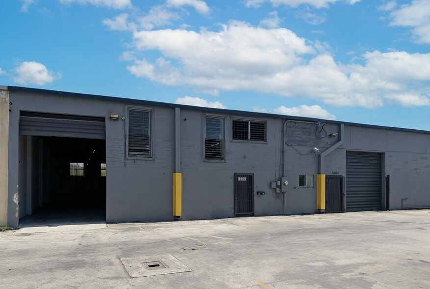 3904 NW 32 Ave, Miami, FL for sale - Building Photo - Image 2 of 8