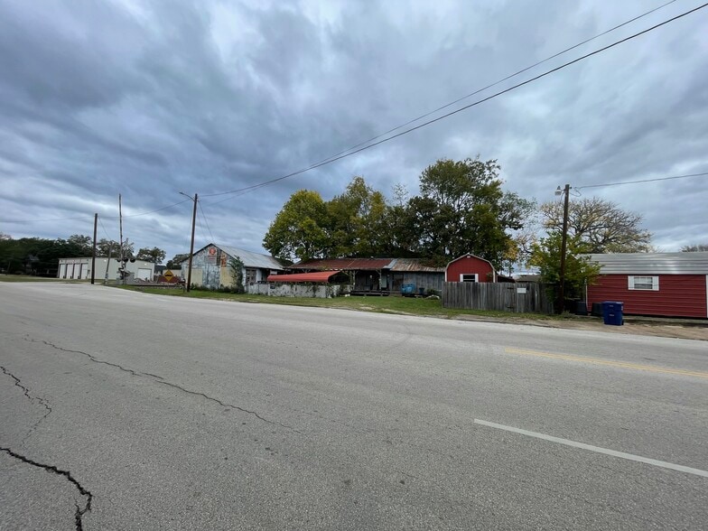 903 N Washington Ave, Livingston, TX à vendre - Photo du bâtiment - Image 2 de 7