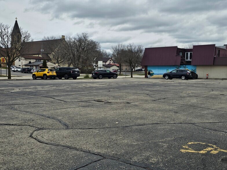 822 Broad St, Beloit, WI à louer - Photo du bâtiment - Image 3 de 3