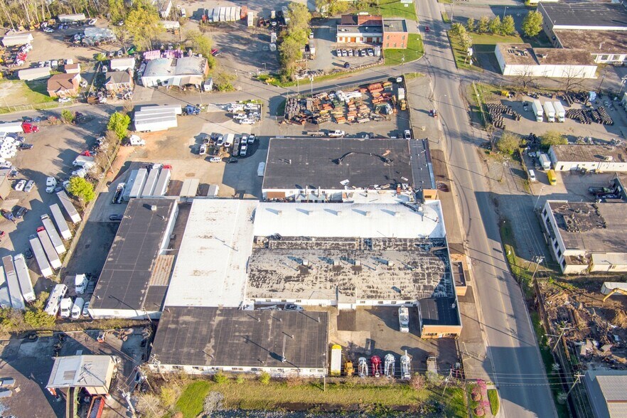 332 Atando Ave, Charlotte, NC à louer - Photo du bâtiment - Image 2 de 7