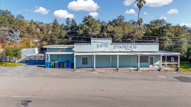 Plus de détails pour 840 N Cloverdale Blvd, Cloverdale, CA - Commerce de détail à vendre