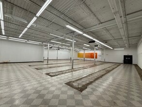4335-4345 Lincoln Way E, Massillon, OH for lease Interior Photo- Image 2 of 4