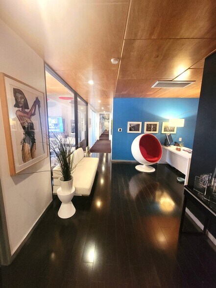 2894 Rowena Ave, Los Angeles, CA à louer - Photo du bâtiment - Image 3 de 12