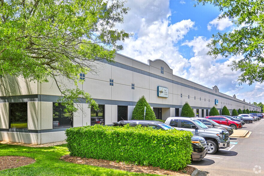 3101 Yorkmont Rd, Charlotte, NC à louer - Photo du bâtiment - Image 3 de 4