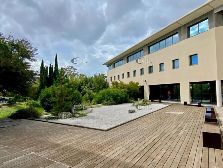 Bureau dans Marseille à vendre - Photo du bâtiment - Image 2 de 7
