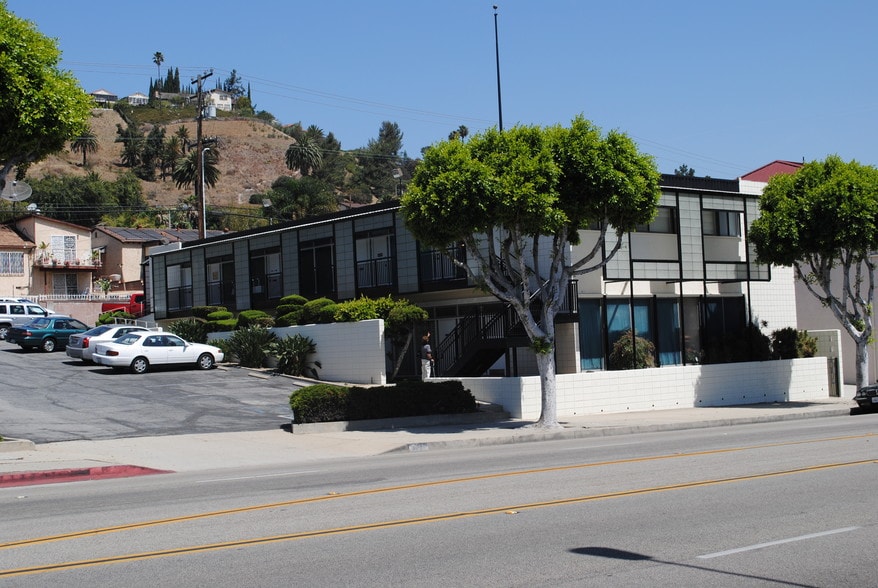 823 S Atlantic Blvd, Monterey Park, CA à vendre - Photo du bâtiment - Image 2 de 5