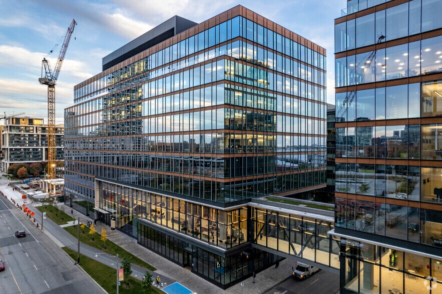 125 Queens Quay E, Toronto, ON à louer - Photo du bâtiment - Image 2 de 23