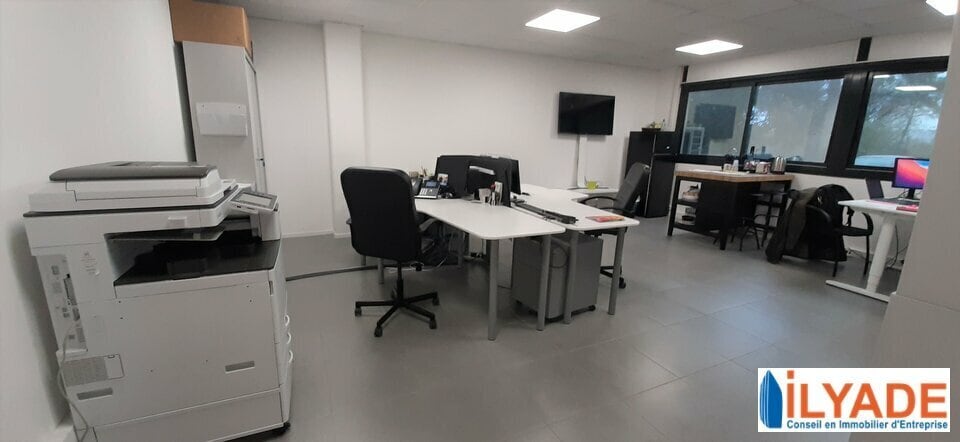 Office in Aix-en-Provence for lease - Interior Photo - Image 2 of 3